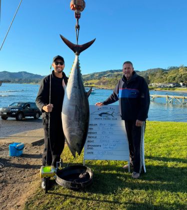 Tuna measured 82kg next to Ben and his dad